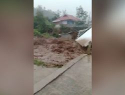 Solok Diterjang Banjir Bandang-Longsor, Jembatan-Masjid-Pabrik Tahu Rusak