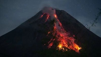 Awan Panas Guguran Diluncurkan Gunung Merapi Secara Beruntun