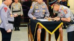 Kapolri Jenderal Pol Listyo Sigit Prabowo melantik Kakorlantas, Kadensus 88 Antiteror dan lima Kapolda di Rupatama, Mabes Polri, Jakarta, Kamis (14/12/2023)