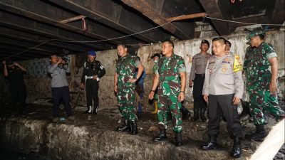 Kasad dan Pangdam Jaya Tinjau Karya Bakti Anak Sungai Krukut