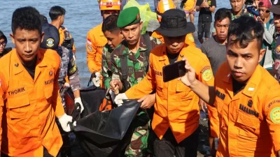 Basarnas Mamuju Temukan 2 Penumpang Kapal Bigeton GT-6 Terbalik Meninggal
