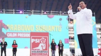 Capres Prabowo Subianto menghadiri HUT ke-9 PSI di Stadion Jatidiri Kota Semarang, Jawa Tengah, Sabtu (9/12/2023). Joget Gemoy