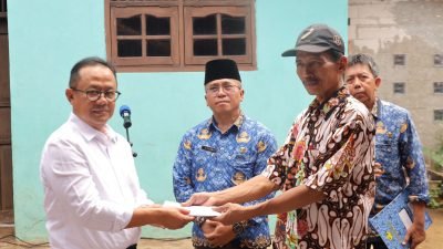 Gani Muhamad dan KORPRI Serahkan Bantuan Perbaikan Rutilahu