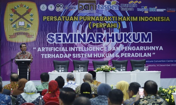 Ketua Mahkamah Agung (MA) RI Prof. Dr. H. Muhammad Syarifuddin S.H., M.H., saat menjadi keynote speaker Seminar Hukum Persatuan Purnabakti Hakim Indonesia (Perpahi) bertajuk "Artificial Intelligence ( AI ) dan Pengaruhnya Terhadap Sistem Hukum dan Peradilan" di Ancol Jakarta, Kamis (14/12/2023).