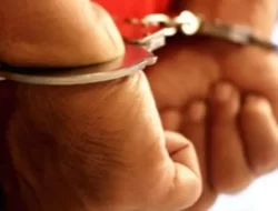 Nyaris Tikam Imam Masjid, Pelaku Diamankan Warga Dibawa ke Polsek