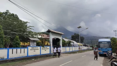Antisipasi Gas Belerang Letusan Gunung Lewotobi, PVMBG: Warga Jangan Lepas Masker