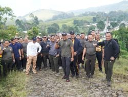 TNI-Polri Jalin Sinergitas dengan Hiking dan Tanam Pohon