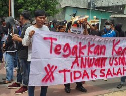 Ratusan Massa Datangi PTUN Jakarta, Minta Hakim Pulihkan Nama Baik Anwar Usman