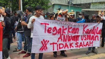 Ratusan Massa Datangi PTUN Jakarta, Minta Hakim Pulihkan Nama Baik Anwar Usman