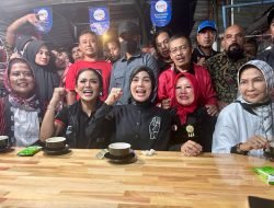 Datang ke Alun-Alun Kota Wisata Batu, Atikoh Ditemani “Tiga Ekor Pinguin”