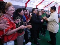 Prabowo Makan Malam Bersama 600 Pendeta, Dinobatkan Keluarga Besar PGPI