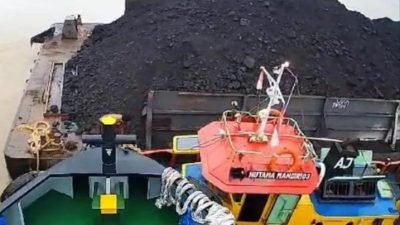 Kapal Pengangkut Batubara Tabrak Pelabuhan Pelindo di Jambi