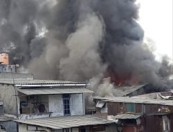 Kebakaran di Duri Selatan Tambora, 19 Mobil Damkar Dikerahkan