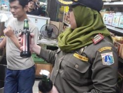 Toko Kelontong di Surabaya Simpan Ratusan Minuman Beralkohol