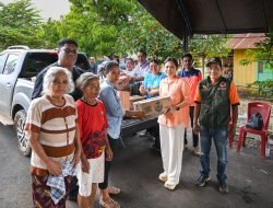 Bantuan Korban Banjir Bandang di Tojo Una-Una Diserahkan Ketua TP-PKK Morut