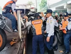 Razia Parkir Liar di Tanah Abang,  Puluhan Motor Diangkut Petugas