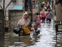 Diguyur Hujan Deras, Jalan di Jakarta Barat Tergenang