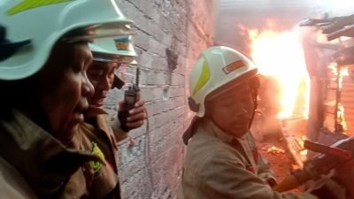 Ludes Dimakan Api, Kontrakan 4 Pintu dan 5 Motor di Rawa Bunga Jatinegara