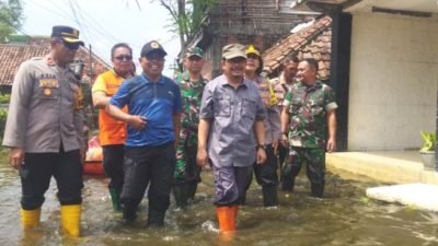 Pastikan Kondisi Warga Terdampak Banjir, Pj Bupati Pasuruan Kunjungi Desa Kedungringin