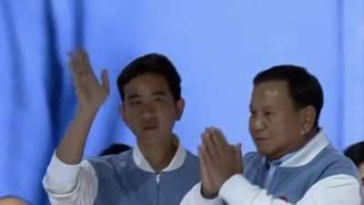 Debat Kelima, Prabowo-Gibran Tampil Dalam Balutan Jaket