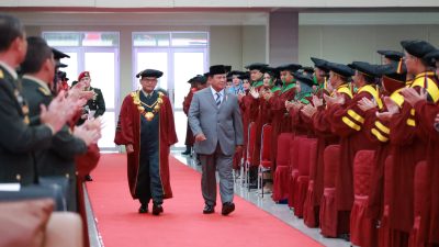 Wisuda 573 Mahasiswa Unhan, Menhan Prabowo: Indonesia Harus Kejar Penguasaan STEM