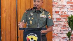 Pangdam IX/Udayana Mayjen TNI Harfendi memimpin Sertijab dan tradisi laporan korps di Aula Supardi Makodam, Denpasar, Bali, Senin (5/2/2024).