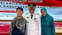 Pj Bupati Padang Lawas Dr. Edy Junaedi, M.Si., bersama keluarga (Foto: istimewa)