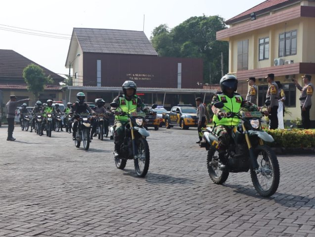 Polres Pasuruan menggelar patroli gabungan skala besar untuk memastikan keamanan dan ketertiban menjelang Pemilu, Selasa (13/2/2024). (Foto:Dok.Humas Polres Pasuruan)
