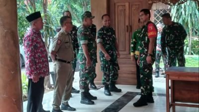 Dandim 0819/Pasuruan, Letkol Arh Noor Iskak melakukan pengecekan lokasi pembukaan program TMMD ke-119 di Desa Kalipang Kecamatan Grati, Kabupaten Pasuruan, Jawa Timur, Jumat (16/2/2024).