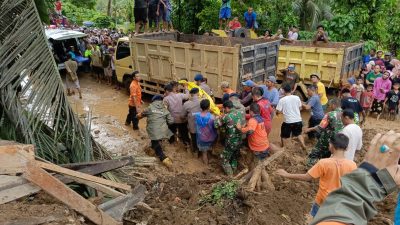 80 Ribu Warga Mengungsi Akibat Banjir dan Longsor di Sumbar