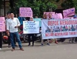 Tuntut Keadilan, Ratusan Warga Krukut dan Limo Demo di PN Depok