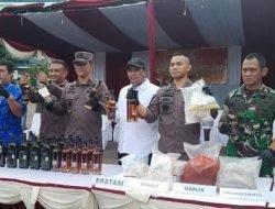 Kejari Jakpus Musnahkan Barbuk Narkoba dan Ribuan Botol Miras