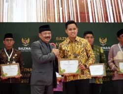 Tiga Tahun Berturut-turut, Bupati Kendal Kembali Raih Penghargaan Baznas Awards 2024