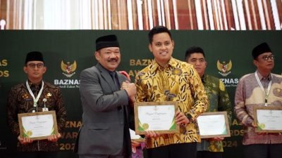 Tiga Tahun Berturut-turut, Bupati Kendal Kembali Raih Penghargaan Baznas Awards 2024