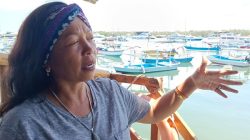 Profesi Langka, Puluhan Tahun Juli Artiningsih Jadi Penjahit Layar Kapal Laut di Bali 
