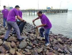 Bersih Pantai Digelar Saat HUT ke-51 KPLP Tanjung Uban-Pangkalan PLP
