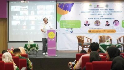 Rektor Universitas Muhammadiyah Jakarta Prof. Dr. Ma'mun Murod, M.Si saat menyampaikan sambutan acara pengukuhan pengurus baru MCEBI di Jakarta, Rabu, 28 Februari 2024.