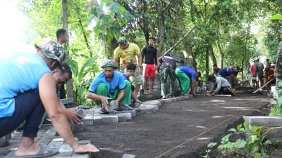 Satgas TMMD ke-119-Warga Pasuruan Terus Kebut Pengerasan Jalan