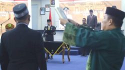 Pj Wali Kota Tanjungpinang, Hasan, melantik dan memimpin sumpah jabatan 17 orang pejabat Eselon II di Aula Sultan Sulaiman Badrul Alamsyah, Kamis (29/2/2024).