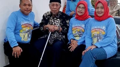 Ikatan Keluarga Alumni FH UNS Kunjungi Pensiunan Dosen Peringati Dies Natalis UNS ke-48