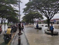 Tanggul Jebol! Jalur Pantura Demak-Kudus Lumpuh Akibat Banjir