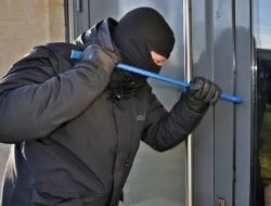 Awas Maling! Ditinggal Beli Takjil, Perhiasan Melayang