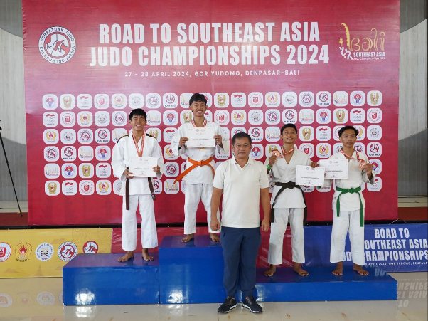 Kasad dan Pangdam IX/Udayana Kalungkan Medali Juara 'Road to Southeast Asia Judo Championships 2024'