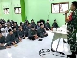 Babinsa Gempol Beri Pembekalan Wasbang di Ponpes Darussalam