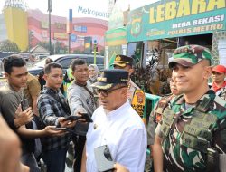 Pj. Wali Kota Bekasi Monitoring Pos Pelayanan Lebaran 2024