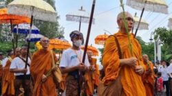 Ribuan Umat Buddha Gelar Kirab Waisak dari Candi Mendut ke Borobudur