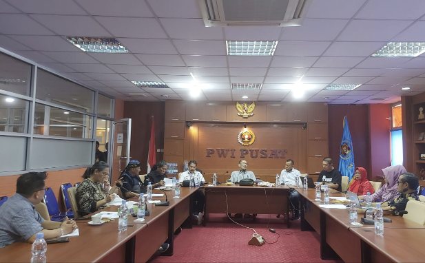 LKBPH PWI Pusat menggelar rapat pembahasan Pelatihan Ahli Pers di ruang rapat PWI Pusat, Kebon Sirih, Jakarta Pusat, Jumat (31/5/2024). Foto:LKBPH PWI Pusat 