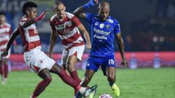 Hajar Madura United 3-0, Persib Bandung Selangkah Lagi Angkat Trofi