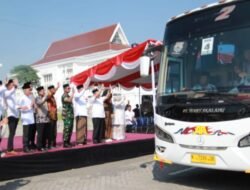Pj Bupati Pasuruan Resmi Berangkatkan Ribuan Calon Jamaah Haji