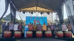 Pembukaan Festival Gurita 2024 di Lapangan Merdeka Bintuhan, Kabupaten Kaur, Bengkulu, Jumat (21/6/2024). (Foto: Kominfo Kaur)